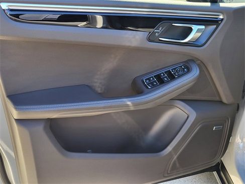 Used 2021 Porsche Macan image 19