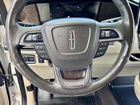 Used 2018 Lincoln Navigator Select AWD/4WD image 35