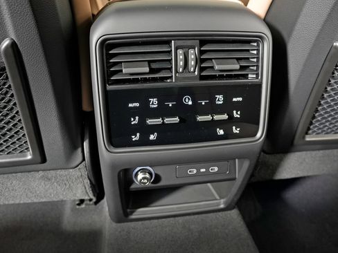 Certified 2026 Porsche Cayenne E-Hybrid AWD/4WD image 39