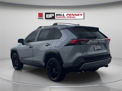 Used 2022 Toyota RAV4 SE image 4