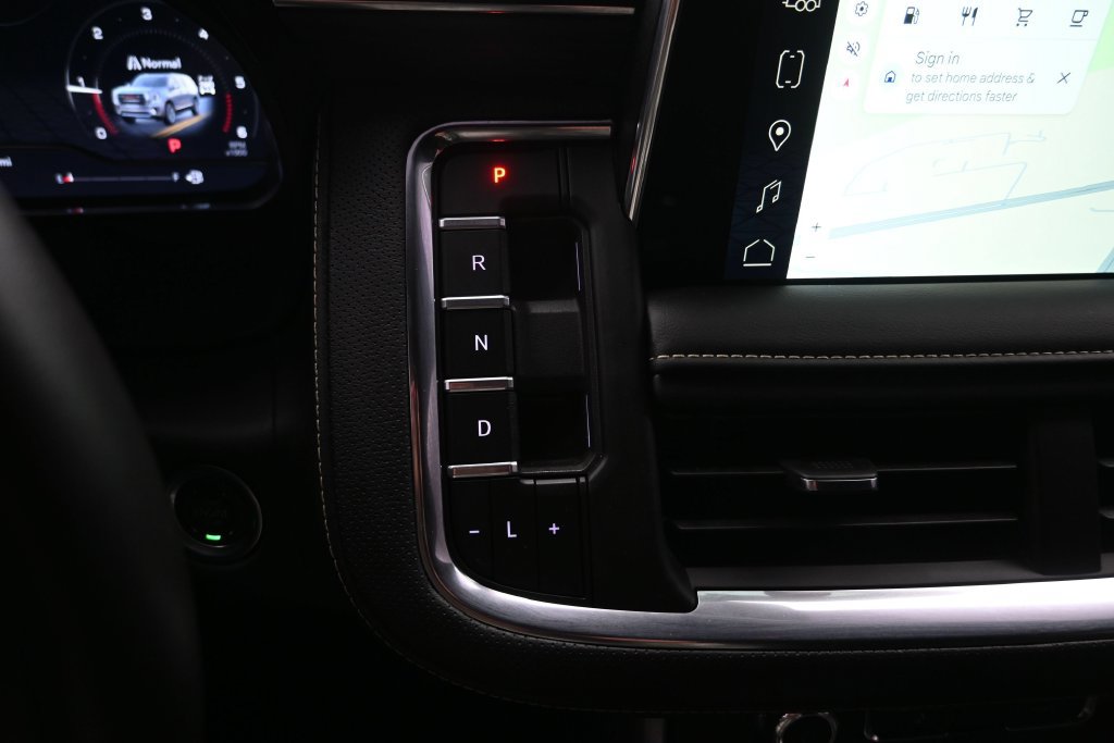 Used 2024 GMC Yukon SLT w/ SLT Luxury Package AWD/4WD image 19