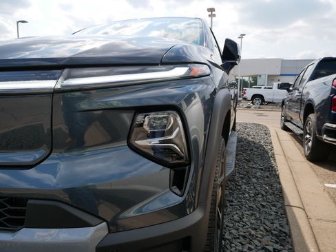 Used 2026 Chevrolet Silverado EV LT w/ Premium Package AWD/4WD image 7