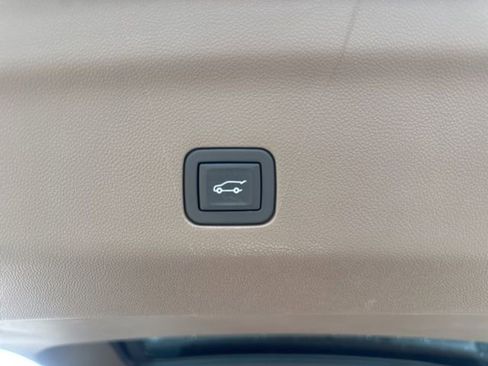 Used 2023 GMC Yukon Denali w/ Denali Reserve Package image 29