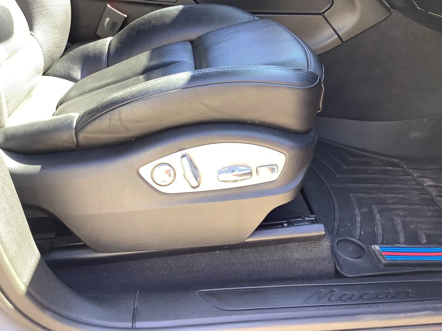 Used 2018 Porsche Macan Sport Edition AWD/4WD image 11