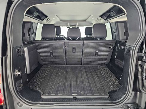 Used 2023 Land Rover Defender 110 SE image 14