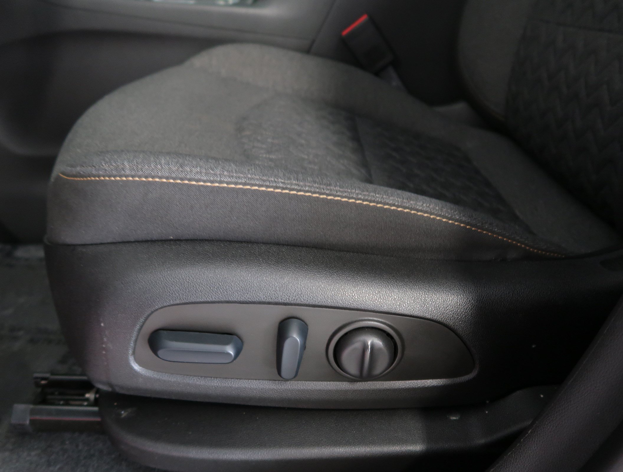 Used 2023 Chevrolet Equinox LT FWD image 16