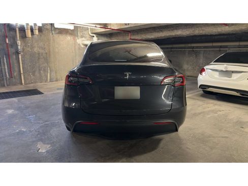 Used 2024 Tesla Model Y Long Range RWD image 4