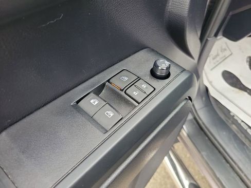 Used 2020 Toyota Tacoma SR AWD/4WD image 10