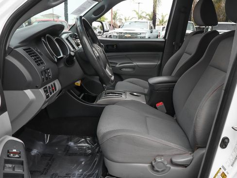 Used 2012 Toyota Tacoma PreRunner image 18