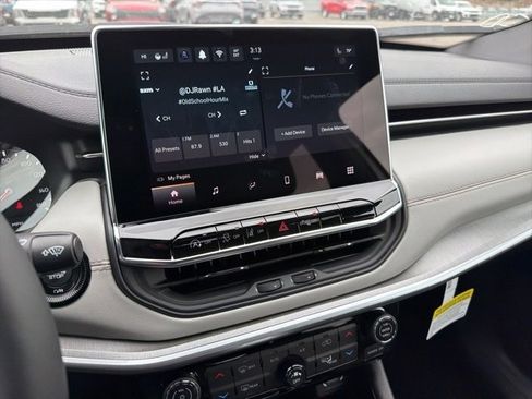 New 2026 Jeep Compass Limited image 12