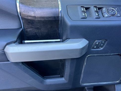 Used 2022 Ford F250 Lariat w/ Black Appearance Package image 11