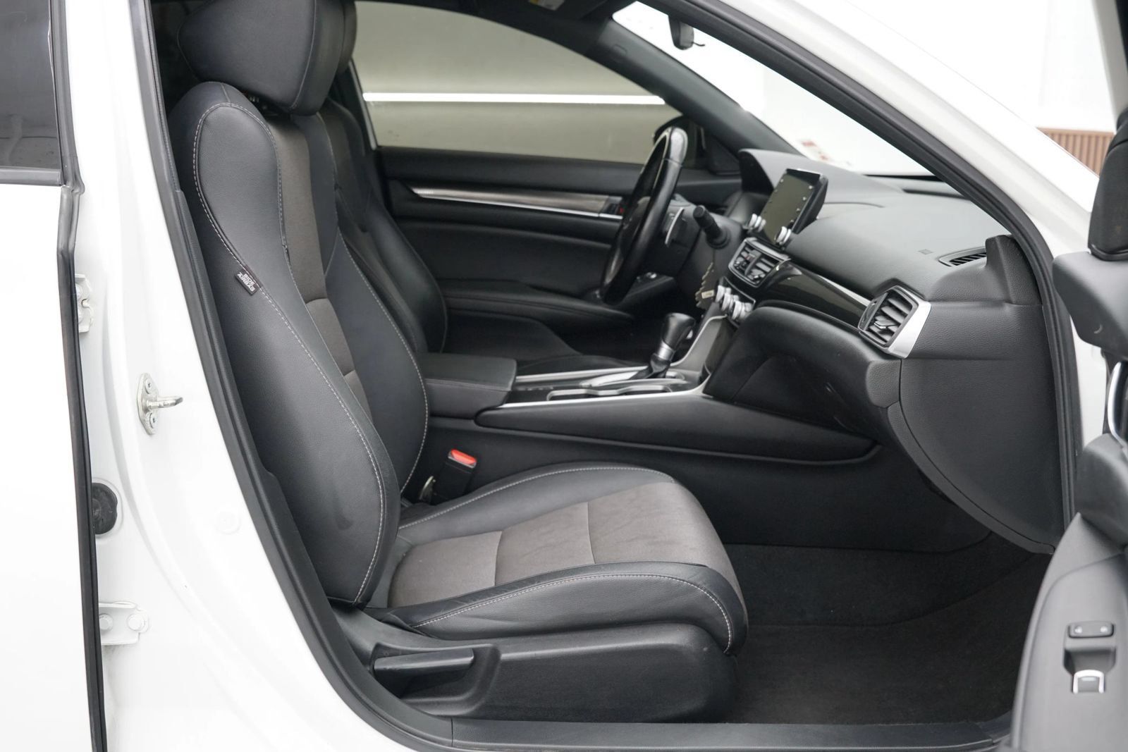 Used 2020 Honda Accord Sport image 34