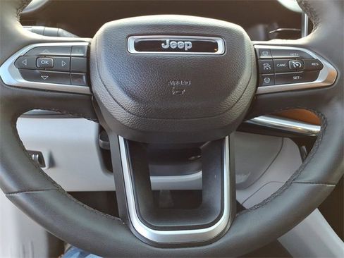 Used 2024 Jeep Compass Limited image 17