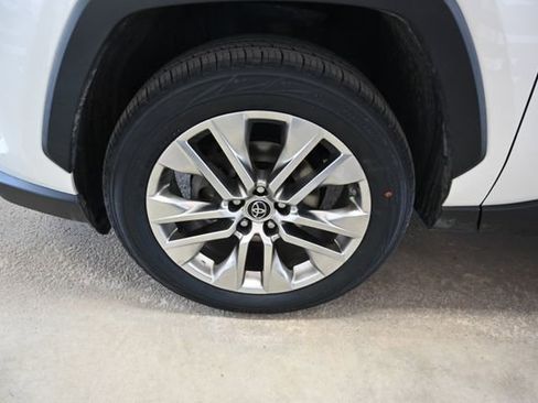 Used 2019 Toyota RAV4 Limited w/ Advanced Technology Package AWD/4WD image 32