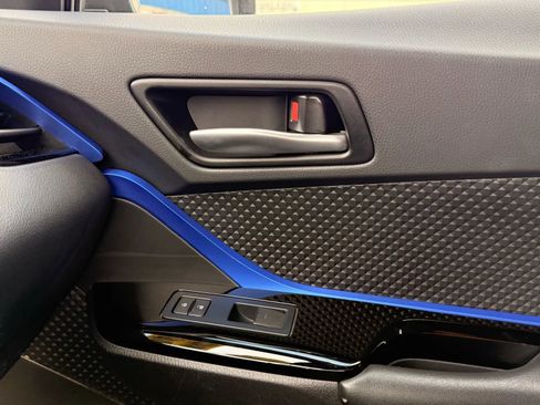 Used 2022 Toyota C-HR XLE image 23