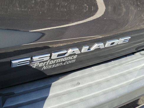 Used 2019 Cadillac Escalade ESV Platinum RWD image 12