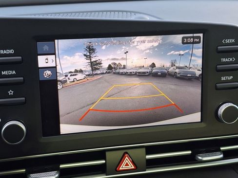 Certified 2025 Hyundai Elantra SE image 19