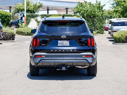Used 2021 Kia Sorento S AWD/4WD image 4