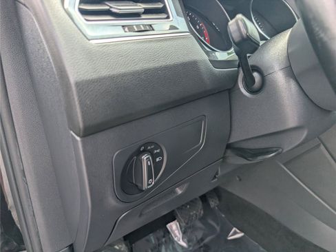 Used 2018 Volkswagen Tiguan SE w/ Panoramic Sunroof Package AWD/4WD image 22