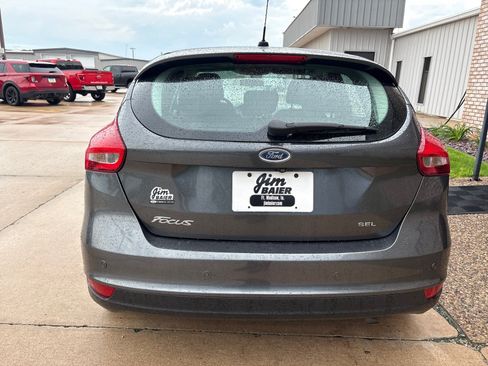 Used 2017 Ford Focus SEL w/ Cold Weather Package FWD image 10