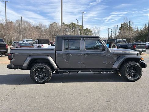 Used 2024 Jeep Gladiator Sport image 13