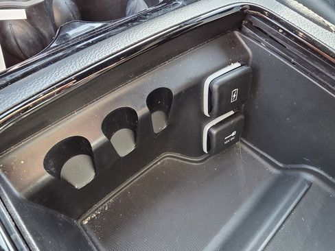 Used 2021 Chrysler Pacifica Limited w/ Uconnect Theater Family Group image 20