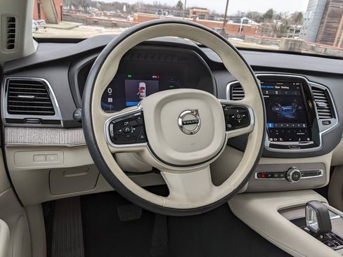 Certified 2025 Volvo XC90 T8 Plus w/ Protection Package Premier image 14