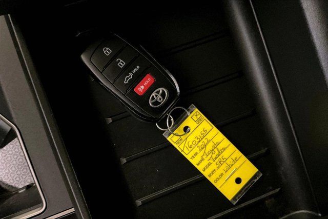 Used 2022 Toyota Tundra SR5 w/ SR5 Convenience Package AWD/4WD image 11