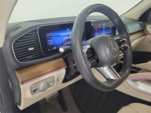 Used 2024 Mercedes-Benz GLS 450 4MATIC image 18