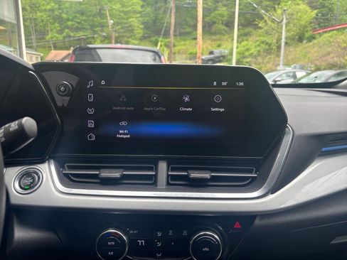 Used 2025 Chevrolet Trax LT FWD image 20