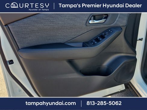 Used 2023 Nissan Rogue SV image 17