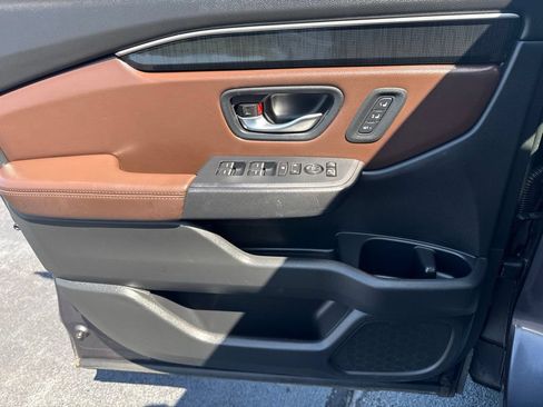 Used 2025 Honda Pilot Elite image 14