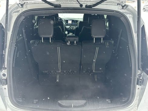 New 2026 Chrysler Pacifica Limited image 15