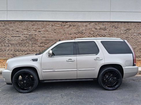 Used 2008 Cadillac Escalade 2WD image 2