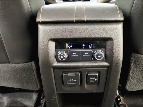 Used 2018 Chevrolet Traverse LT image 37