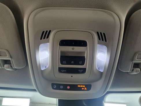 Used 2023 Buick Envision Avenir AWD/4WD image 32