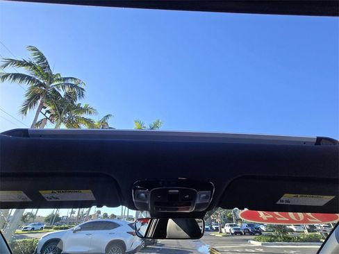 Used 2024 Hyundai Santa Cruz Limited image 11