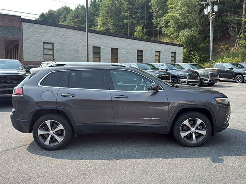 Used 2019 Jeep Cherokee Limited w/ Luxury Group AWD/4WD image 38