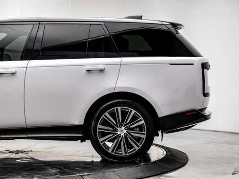 Used 2023 Land Rover Range Rover SE AWD/4WD image 9