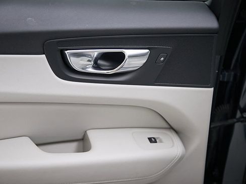 Certified 2023 Volvo XC60 B5 Plus w/ Climate Package image 20