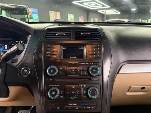 Used 2017 Ford Explorer XLT FWD image 12