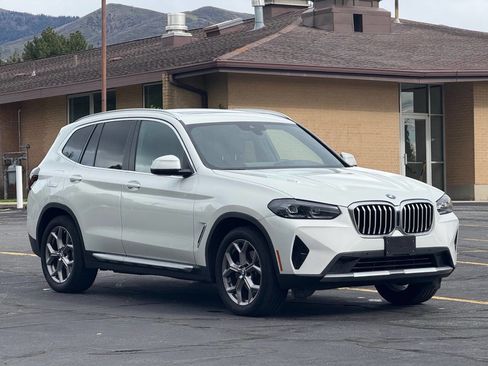 Used 2022 BMW X3 xDrive30i w/ Premium Package image 3