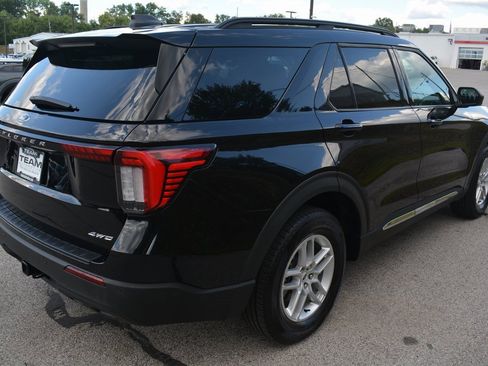 Used 2025 Ford Explorer Active image 5