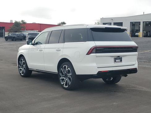 New 2027 Lincoln Navigator Reserve AWD/4WD image 3
