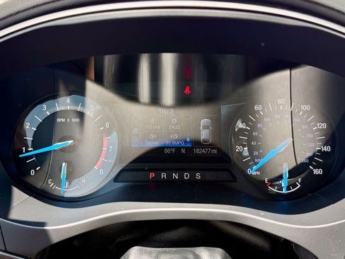 Used 2015 Ford Fusion SE FWD image 19