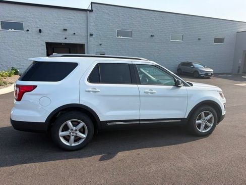 Used 2017 Ford Explorer XLT AWD/4WD image 13