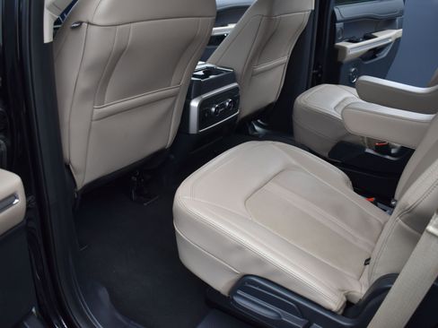 Used 2024 Ford Expedition Limited image 13