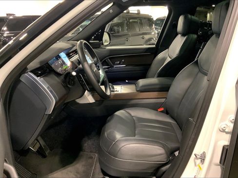 Used 2025 Land Rover Range Rover Long Wheelbase SE image 7