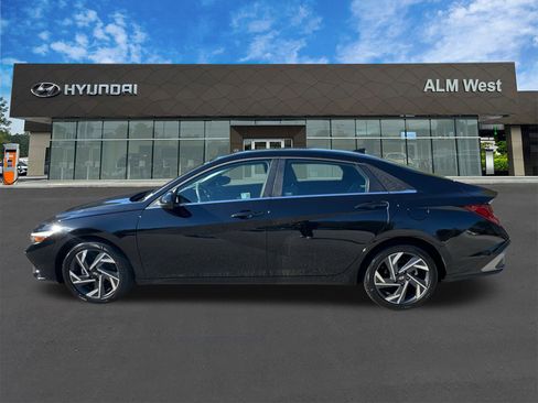 Certified 2025 Hyundai Elantra SEL image 8