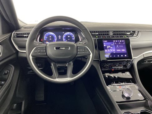 New 2025 Jeep Grand Cherokee L Altitude image 17